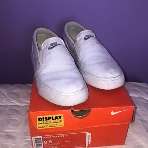 COPY - Nike slip on’s
